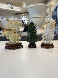 A collection of 26 Chinese jadeite, rock crystal, turquoise, agate and other hardstone carvings, 19/20th C.