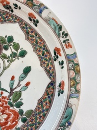 A pair of Chinese famille verte dishes with floral design, lingzhi mark, Kangxi