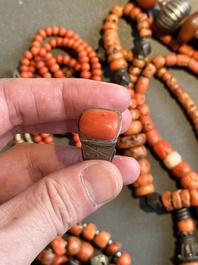 A varied group of five Tibetan necklaces, three rings and four earbobs with red coral, 19/20th C.