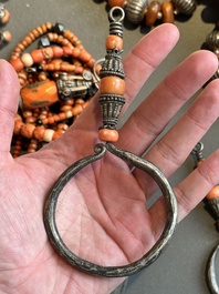 A varied group of five Tibetan necklaces, three rings and four earbobs with red coral, 19/20th C.