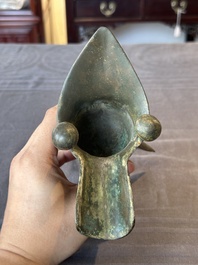 A Chinese archaistic bronze ritual wine vessel, 'jue 爵', Song