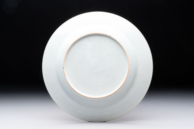 A Chinese famille rose plate with figural design, Yongzheng/Qianlong