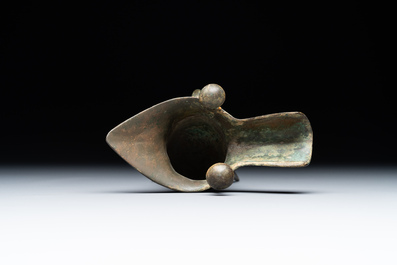A Chinese archaistic bronze ritual wine vessel, 'jue 爵', Song