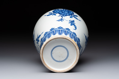 A Chinese blue and white 'sanduo' 'meiping' vase, 18th C.