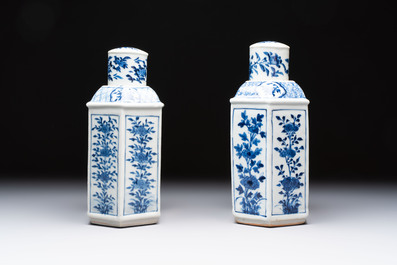 A pair of Chinese blue and white tea caddies and covers, 19th C.