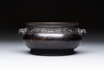 A Chinese bronze censer with 'tianji' handles and kuilong design, Xuande mark, 18/19th C.