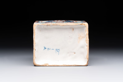 A Dutch Delft cashmere palette tea caddy, early 18th C.