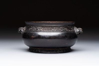 A Chinese bronze censer with 'tianji' handles and kuilong design, Xuande mark, 18/19th C.
