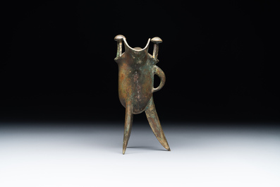 A Chinese archaistic bronze ritual wine vessel, 'jue 爵', Song