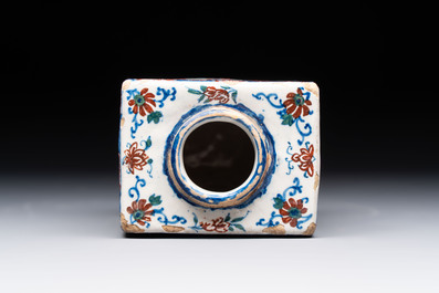 A Dutch Delft cashmere palette tea caddy, early 18th C.