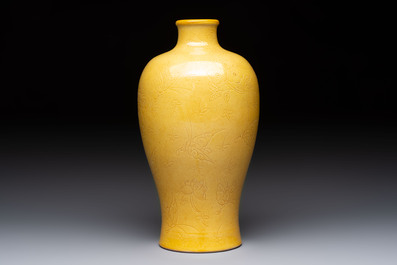 A Chinese yellow-glazed 'meiping' vase with incised design, Kangxi mark, 19th C.
