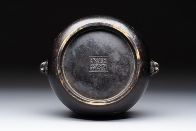 A Chinese bronze censer with 'tianji' handles and kuilong design, Xuande mark, 18/19th C.