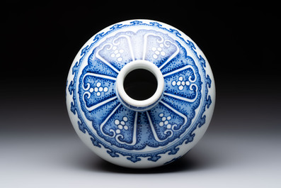 A Chinese blue and white 'sanduo' 'meiping' vase, 18th C.