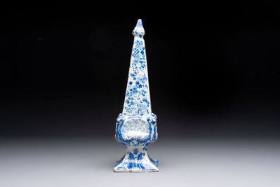 A blue and white Dutch Delft obelisk, late 17th C.