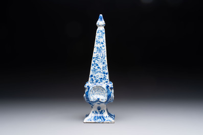A blue and white Dutch Delft obelisk, late 17th C.