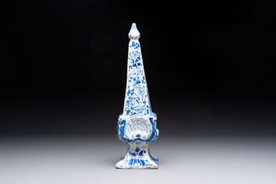 A blue and white Dutch Delft obelisk, late 17th C.