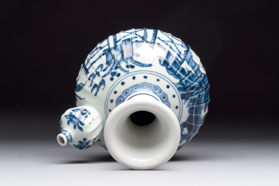 A Japanese blue and white kendi with a garden scene, Edo, early 18th C.