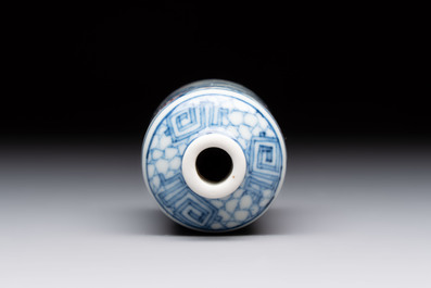 A Chinese blue, white and copper-red 'Ye You Chi Bi 夜遊赤壁' snuff bottle, signed Li Guisheng 李桂生, 19th C.