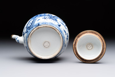 A Chinese blue and white 'dragon' teapot for the Thai market, 19th C.
