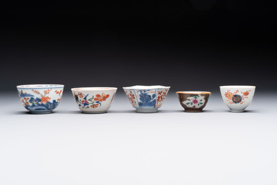 A collection of 17 Chinese blue, white and famille rose wares, Kangxi/Qianlong