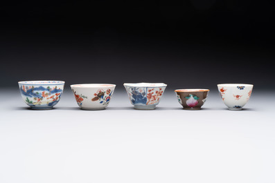 A collection of 17 Chinese blue, white and famille rose wares, Kangxi/Qianlong