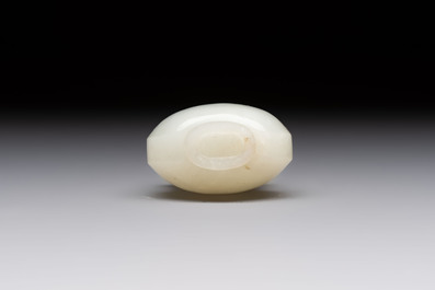 A Chinese white jade snuff bottle with lion-form handles, 19th C.