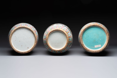 Three Chinese famille rose 'antiquities' vases, 19th C.