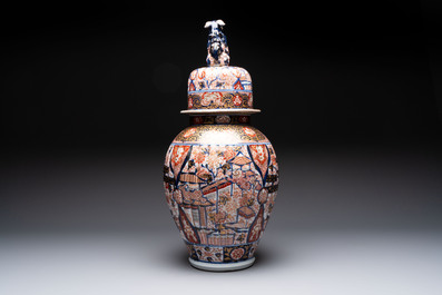 A large Japanese Imari vase and cover, Meiji, 19th C.