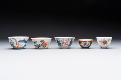 A collection of 17 Chinese blue, white and famille rose wares, Kangxi/Qianlong