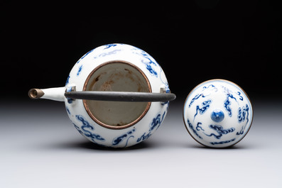 A Chinese blue and white 'dragon' teapot for the Thai market, 19th C.