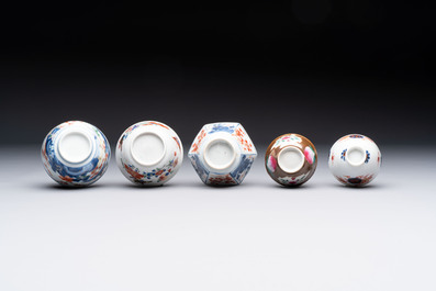A collection of 17 Chinese blue, white and famille rose wares, Kangxi/Qianlong