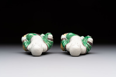 A pair of Chinese verte biscuit Milefo Buddhas, 19th C.