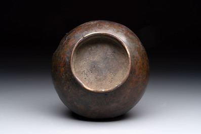 A Chinese bronze garlic-head 'hu' wine vessel, Han