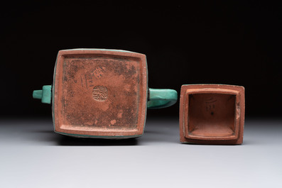 A Chinese enamelled Yixing stoneware 'dragon' teapot, Qianlong mark, 18/19th C.