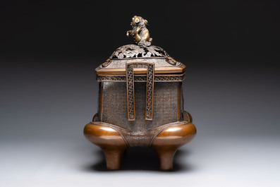 A large Japanese bronze censer and cover, made by Murata Seimin (1761-1837), Edo, early 19th C.