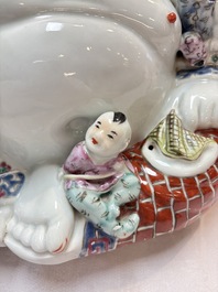 A Chinese famille rose Milefo Buddha, Mao Ji Sheng Zao 茂記生造 mark, 20th C.