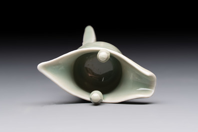 A Chinese celadon-glazed wine vessel, 'jue 爵', 18/19th C.