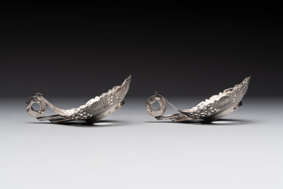 A varied collection of 12 Chinese export silver wares, 19/20th C.