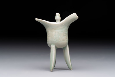 A Chinese celadon-glazed wine vessel, 'jue 爵', 18/19th C.