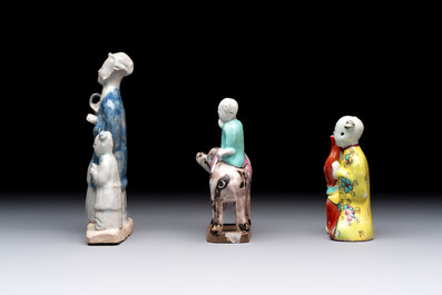 Nine Chinese blue, white, celadon-glazed and famille rose figures, 18/19th C.