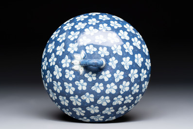 A Chinese Dehua blue and white vase, two containers and a 'prunus on cracked ice' vase, Kangxi mark, 18/19th C.