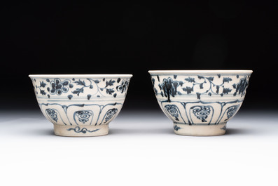 Four Annamese or Vietnamese blue and white bowls with floral design from the Hoi An shipwreck, 15/16th C.