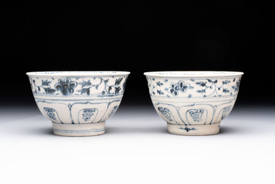 Four Annamese or Vietnamese blue and white bowls with floral design from the Hoi An shipwreck, 15/16th C.