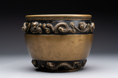 A Chinese bronze cylindrical censer with relief dragon design, Xuande mark, 18/19th C.