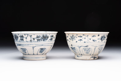 Four Annamese or Vietnamese blue and white bowls with floral design from the Hoi An shipwreck, 15/16th C.