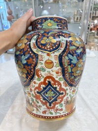 A Chinese English-decorated blue and white vase and cover, Kangxi