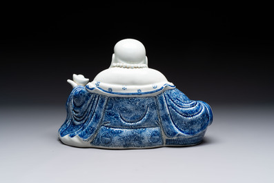 A Chinese blue and white Milefo Buddha, Zeng Long Sheng 曾龍昇 mark, 20th C.