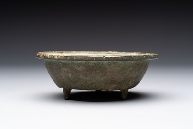 Two small Chinese bronze brush washers, Dong Chang Qi 董昌器 and Da Xiang Yuan Nian 大象元年 marks, Yuan/Ming