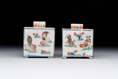 A pair of Chinese famille verte rectangular 'fighting roosters' tea caddies, Kangxi