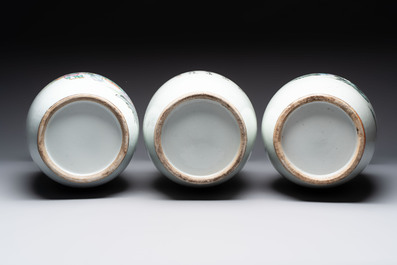 Three Chinese famille rose vases and a plaque-mounted stool, signed Mao Zirong 毛子榮, Yang Qingshan 楊青山 and Liu Jishun 劉吉順, 19/20th C.